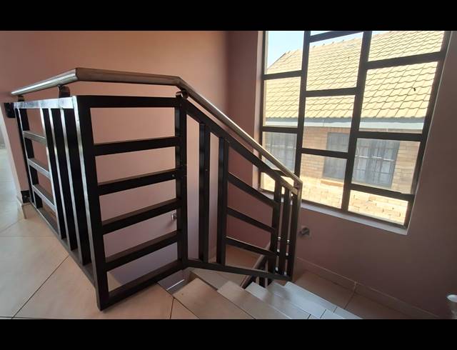 7 BEDROOM FREESTANDING FOR SALE IN FLORA PARK